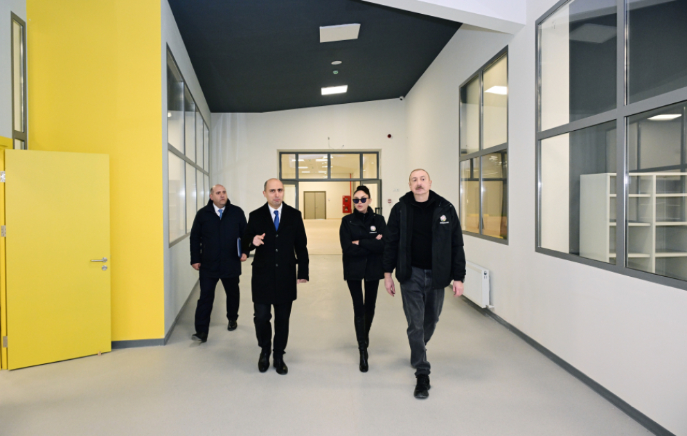 Präsident Ilham Aliyev inspiziert Fortschritt beim Bau weiterführender Schule Nr. 1 in der Stadt Aghdam