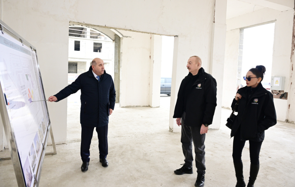 Prezident İlham Əliyev Ağdam şəhərində 2-ci yaşayış kompleksində aparılan tikinti işləri ilə tanış olub