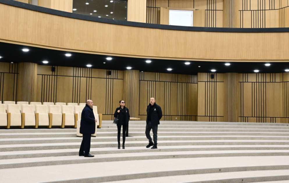 Le président de la République visite le chantier du Centre du mougham d’Aghdam