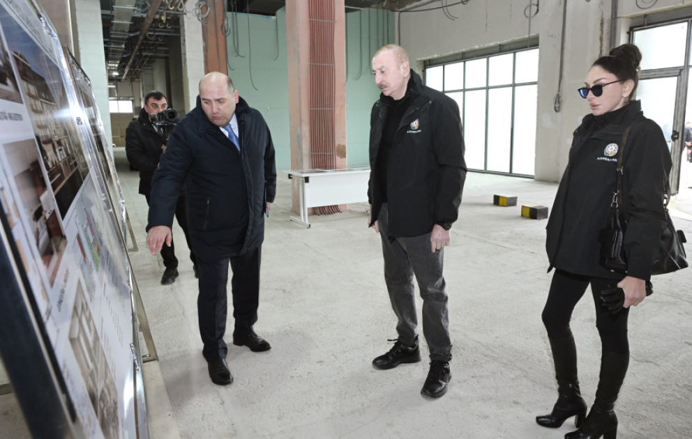Präsident Ilham Aliyev besucht Bezirk Aghdam und inspiziert Fortschritt beim Bau des Hilton Garden Inn