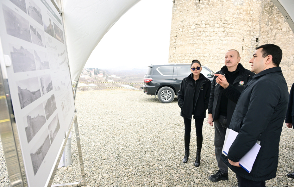 Ilham Aliyev prend connaissance du projet de conception de la forteresse d’Askéran