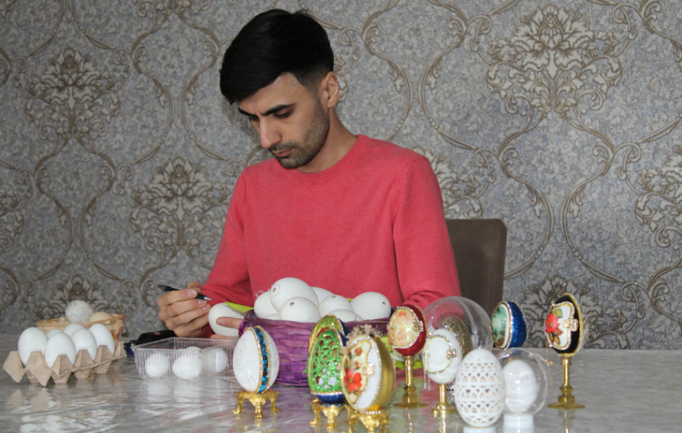 Ördək, qaz və dəvəquşu yumurtasından manikür aləti ilə hazırlanan suvenirlər - Xaçmazdan reportaj