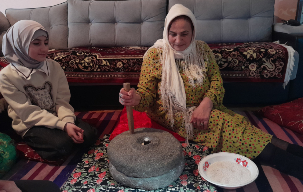 Lənkəran sakini 200-300 illik əl dəyirmanını gələcək üçün saxlayır: “Bu dəyirman nəsildən-nəslə keçəcək”