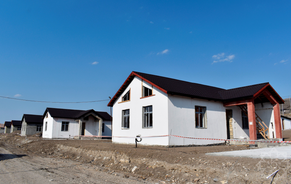 Qubadlının Mahruzlu kəndində birinci mərhələdə 190 ev inşa olunur