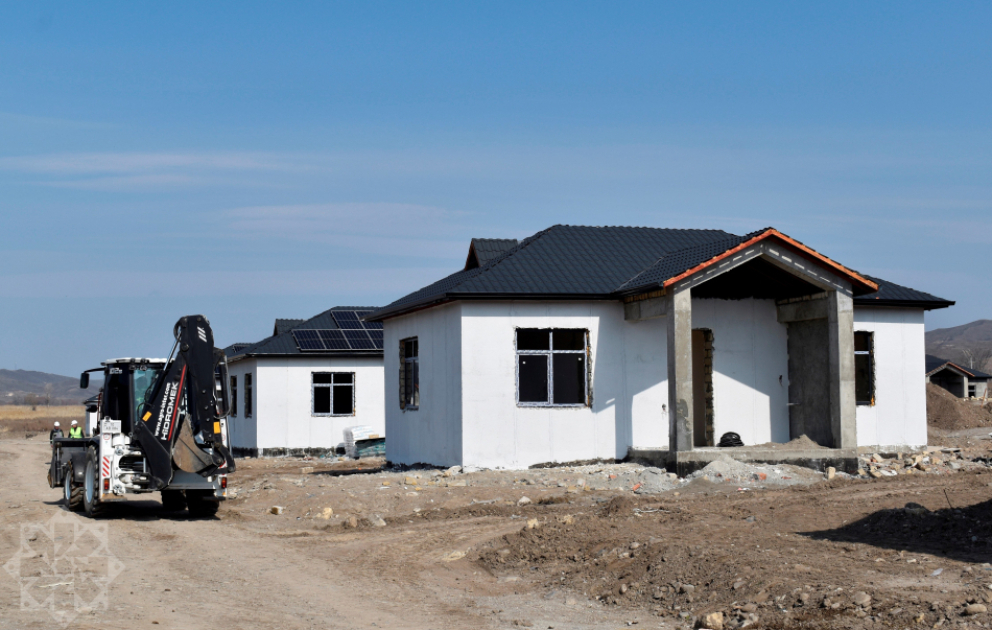 190 maisons sont construites dans le village de Mahrouzlou de la région de Goubadly
