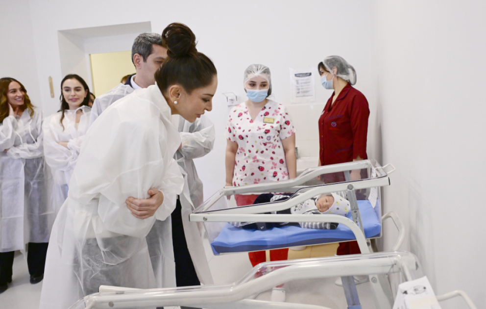 Erste Vizepräsidentin Mehriban Aliyeva besucht Perinatalzentrum des Ganja Stadtkrankenhauses