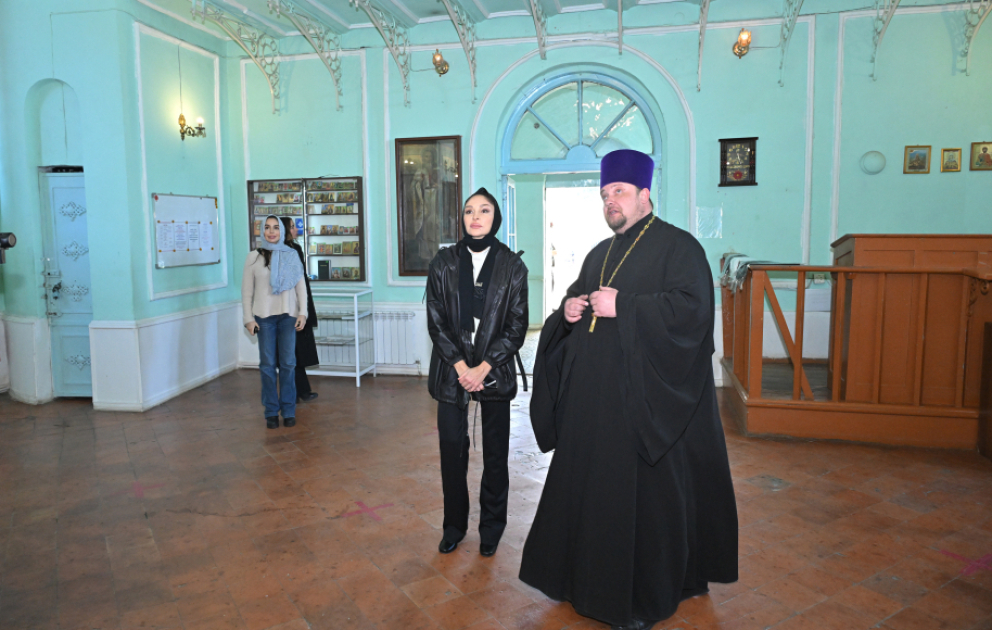 Mehriban Aliyeva visite l’Eglise orthodoxe russe Alexandre Nevsky à Gandja