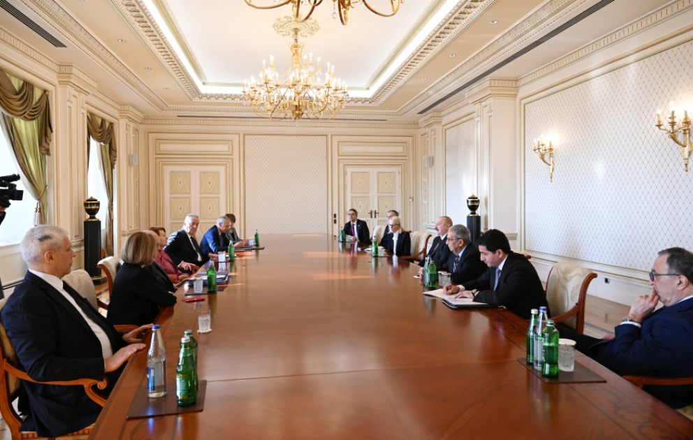 Präsident Ilham Aliyev empfängt Ko-Vorsitzenden und Vorstandsmitglieder des Internationalen Nizami Ganjavi-Zentrums