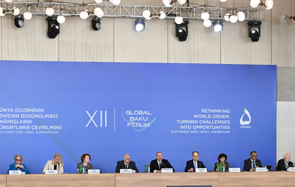 12. Globales Baku-Forum zum Thema “Neubewertung der Weltordnung“ Herausforderungen in Chancen verwandeln“ hat begonnen
Präsident Ilham Aliyev nimmt an der Eröffnung des Forums teil