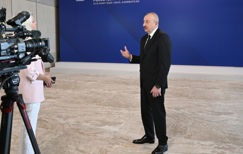 Le président Ilham Aliyev accorde une interview à la chaîne de télévision Euronews