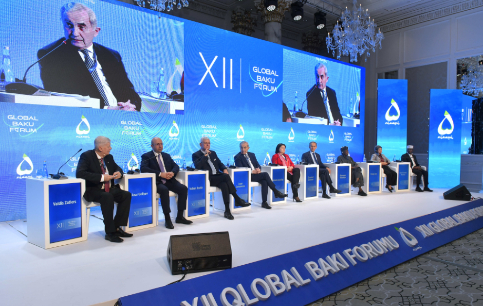 Qlobal Bakı Forumunda "Sülh-münaqişə sonrası yenidənqurma və regional sabitliyin bərpası" mövzusunda müzakirələr aparılıb