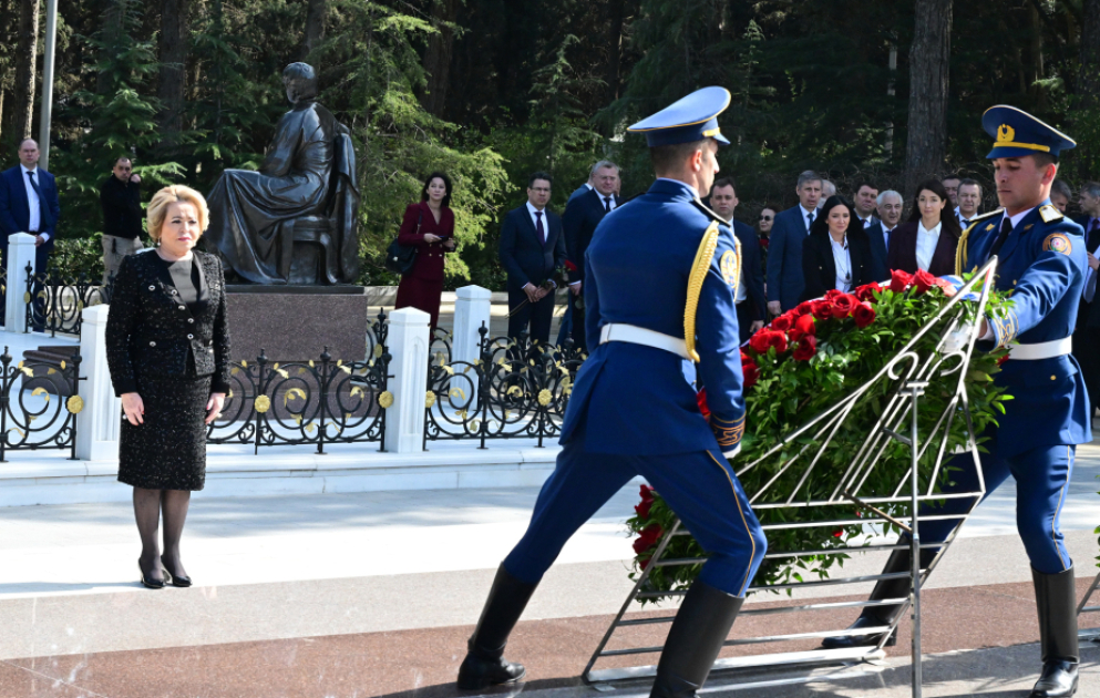 La présidente du Conseil de la Fédération de l’Assemblée fédérale russe visite l’Allée d’Honneur