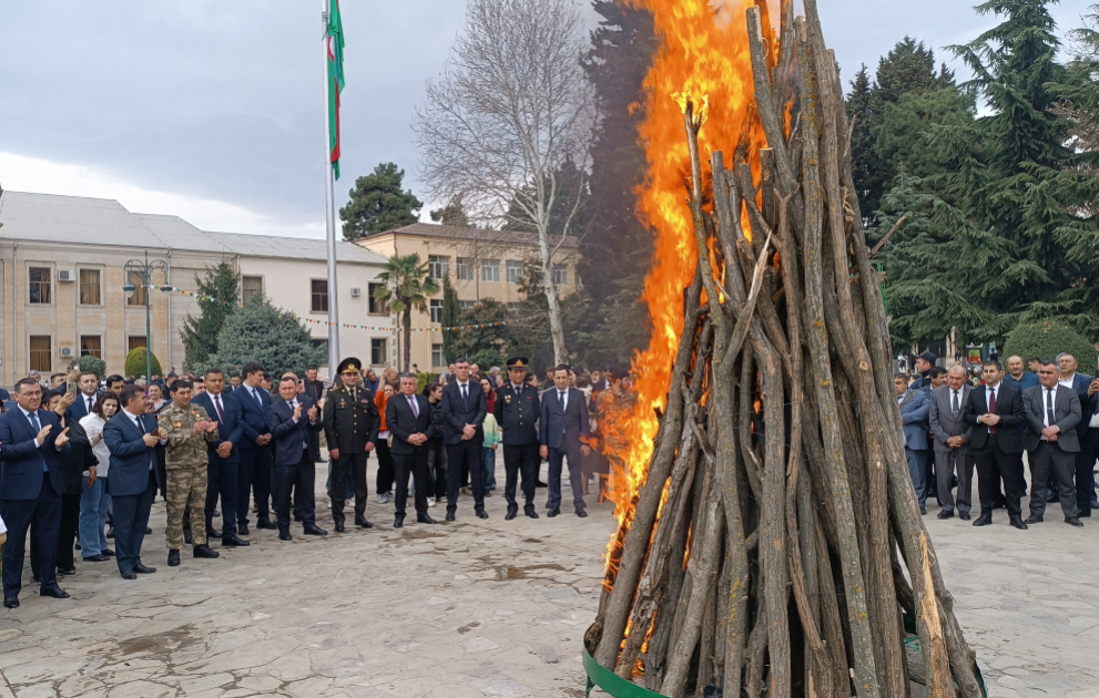 Tovuzun şəhər meydanında Novruz tonqalı alovlandırılıb