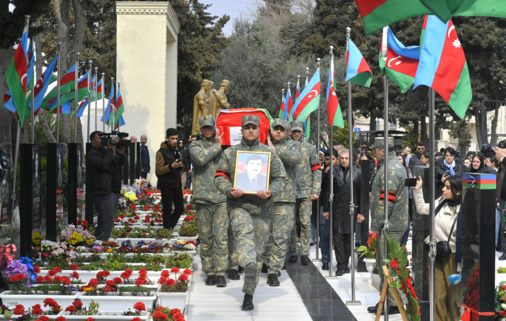 İtkin şəhid Atakişi Atayev Keşlə qəsəbəsindəki Şəhidlər xiyabanında torpağa tapşırılıb