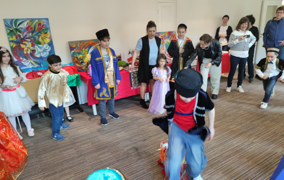 Parisdə “Natəvan” məktəbinin şagirdləri Novruz bayramını qeyd ediblər