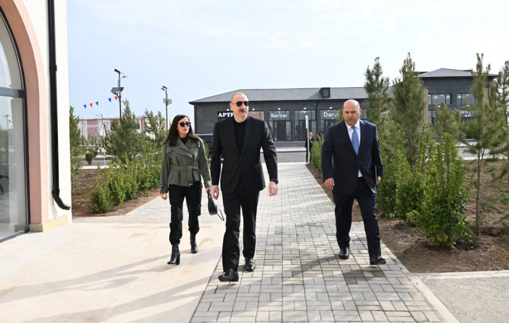 Le président Ilham Aliyev et la première dame Mehriban Aliyeva assistent à l'ouverture de la première étape du village de Sarydjaly à Aghdam