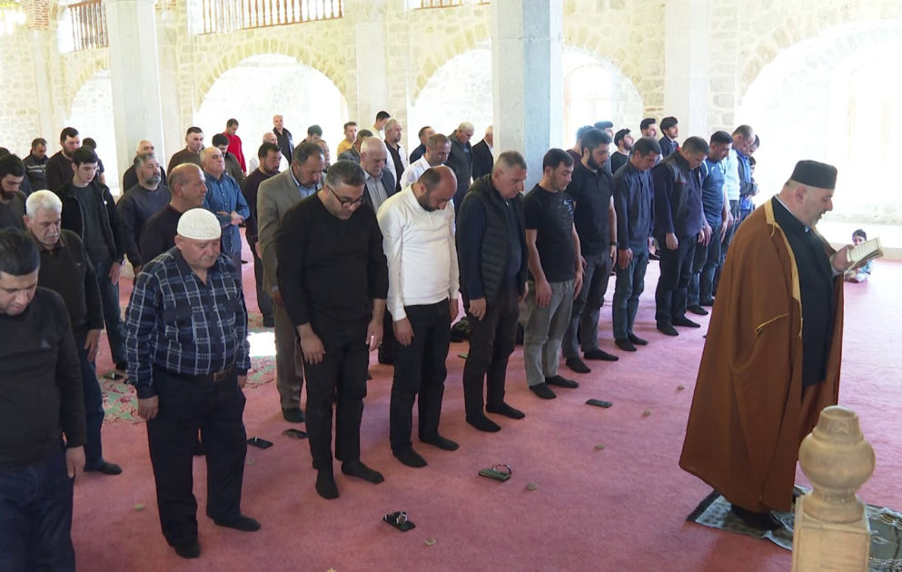 Şuşada bayram namazı qılınıb