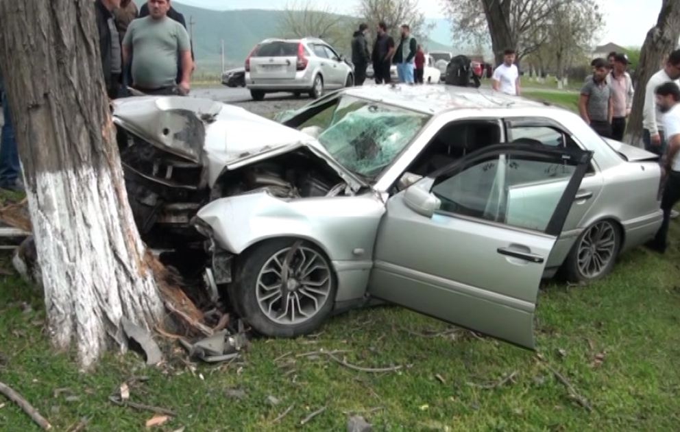 Zaqatalada yol qəzası baş verib, xəsarət alanlar var