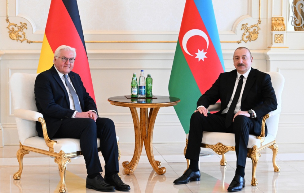 Präsident Ilham Aliyev und Bundespräsident Frank-Walter Steinmeier treffen sich unter vier Augen