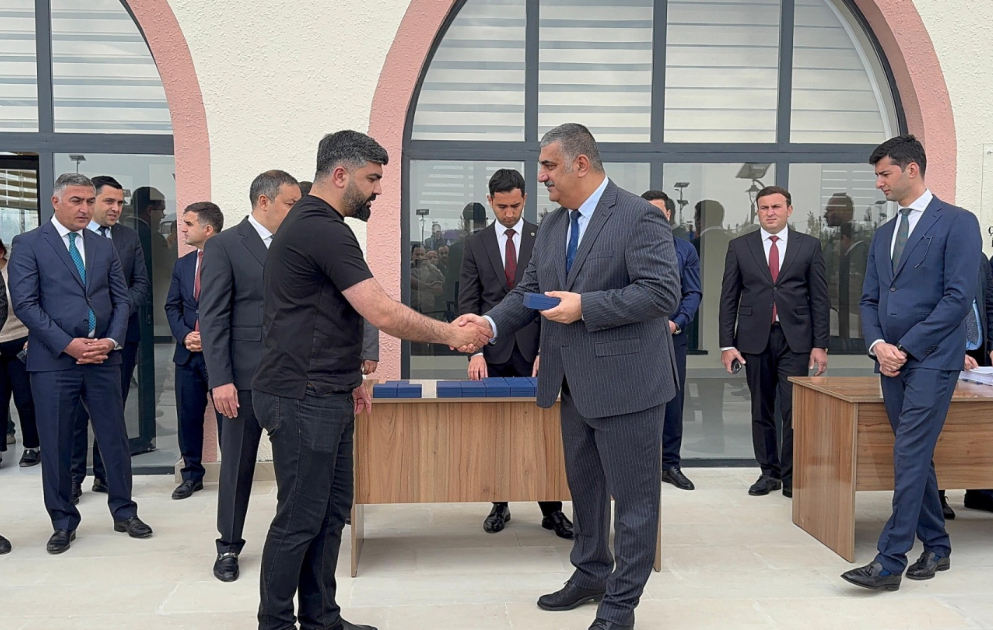 Ağdamın Sarıcalı kəndinə köçən ailələrə evlərin açarları təqdim edilib