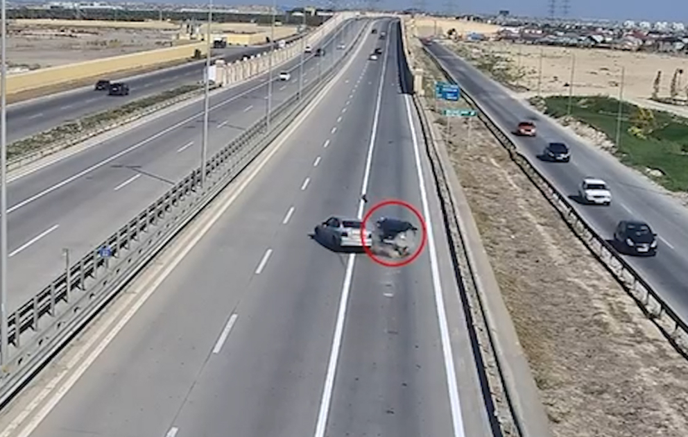 Sürətli yollarda geriyə hərəkət edən avtomobil sürücüləri qəzaya səbəb oldu