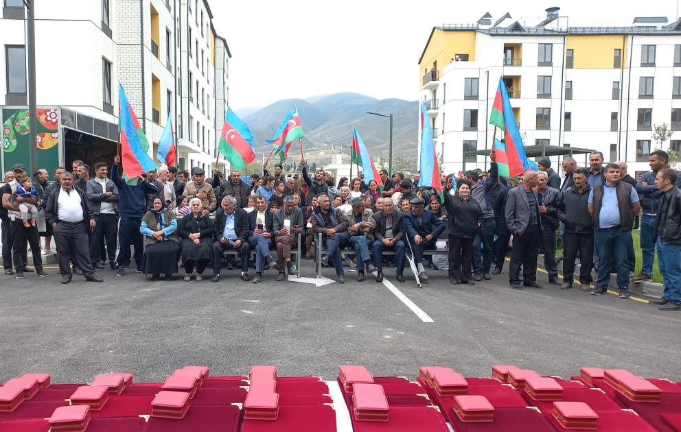 Les 53 familles retournées au village de Sougovouchan reçoivent les clés de leurs nouvelles maisons