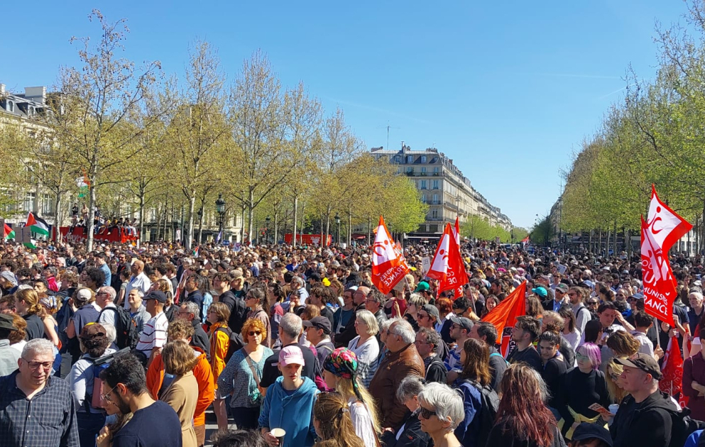 Paris: Fransada üç siyasi partiya bir-birinə qarşı etiraz nümayişi edib