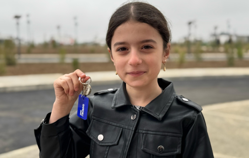 Ağdamın Sarıcalı kəndinə köçən ailələrə evlərin açarları təqdim edilib
