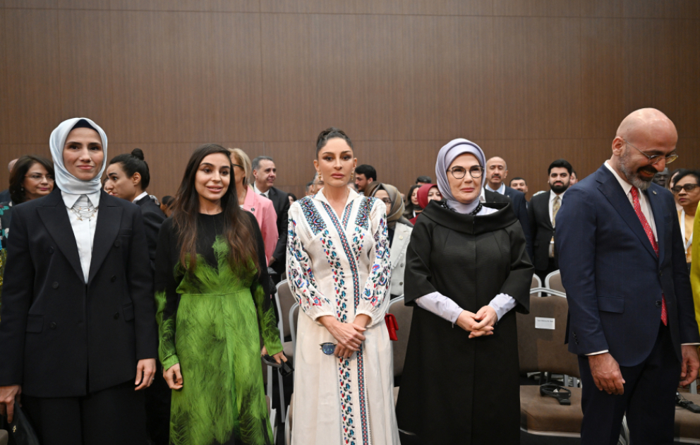 Aserbaidschans First Lady Mehriban Aliyeva nimmt an Podiumsdiskussion beim Antalya- Diplomatie-Forum teil