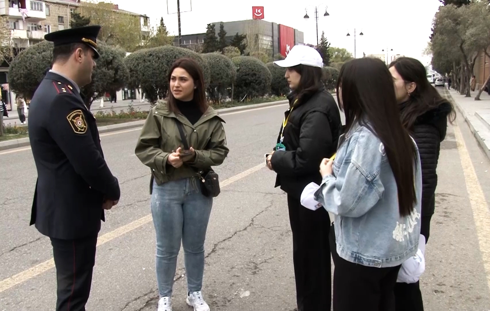 Sumqayıtda piyadalar arasında yol hərəkəti qaydalarının təşviqi işinə könüllü gənclər də cəlb olunublar