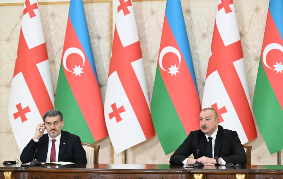 Präsident Ilham Aliyev und Präsident von Georgien geben gemeinsame Presseerklärungen ab