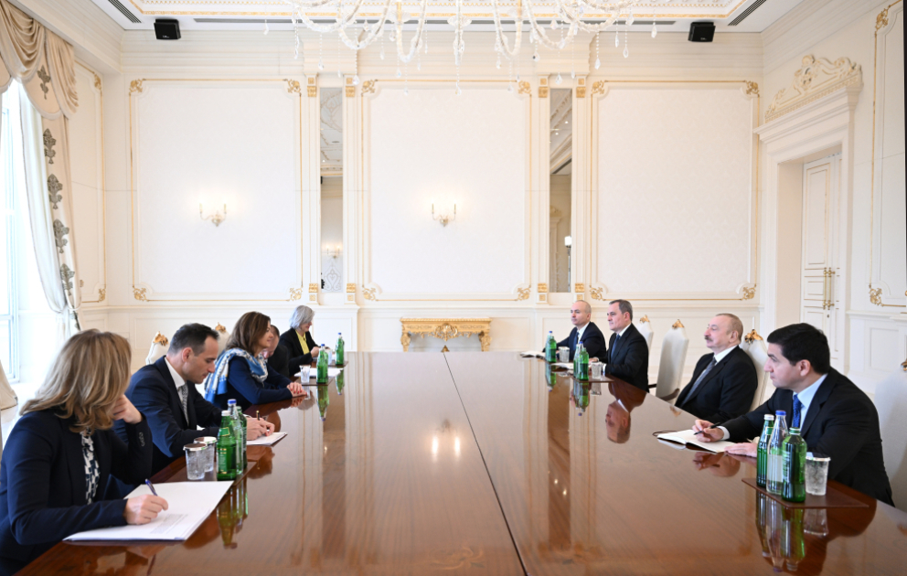 Präsident Ilham Aliyev empfängt Sloweniens Außenministerin