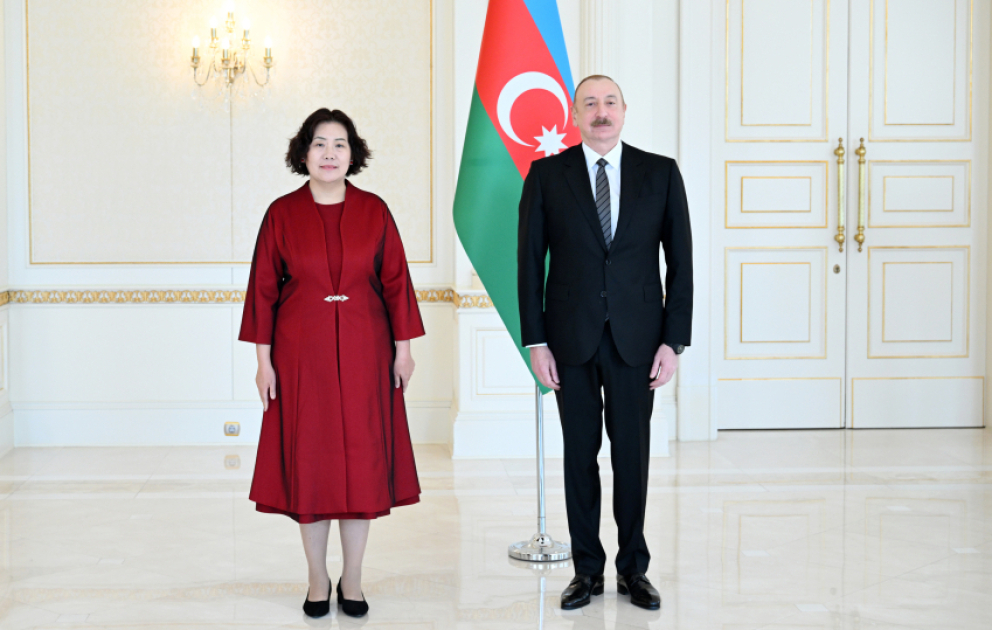 Le président de la République reçoit les lettres de créance de la nouvelle ambassadrice de Chine en Azerbaïdjan
