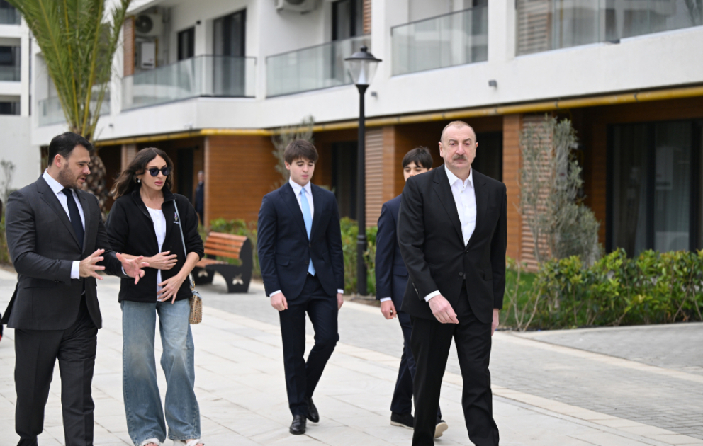 Le président Ilham Aliyev, accompagné de Mehriban Aliyeva, visite le centre de loisirs « Sea Breeze »