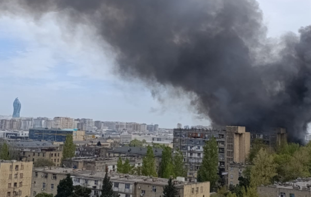 В Бинагадинском районе Баку произошел крупный пожар