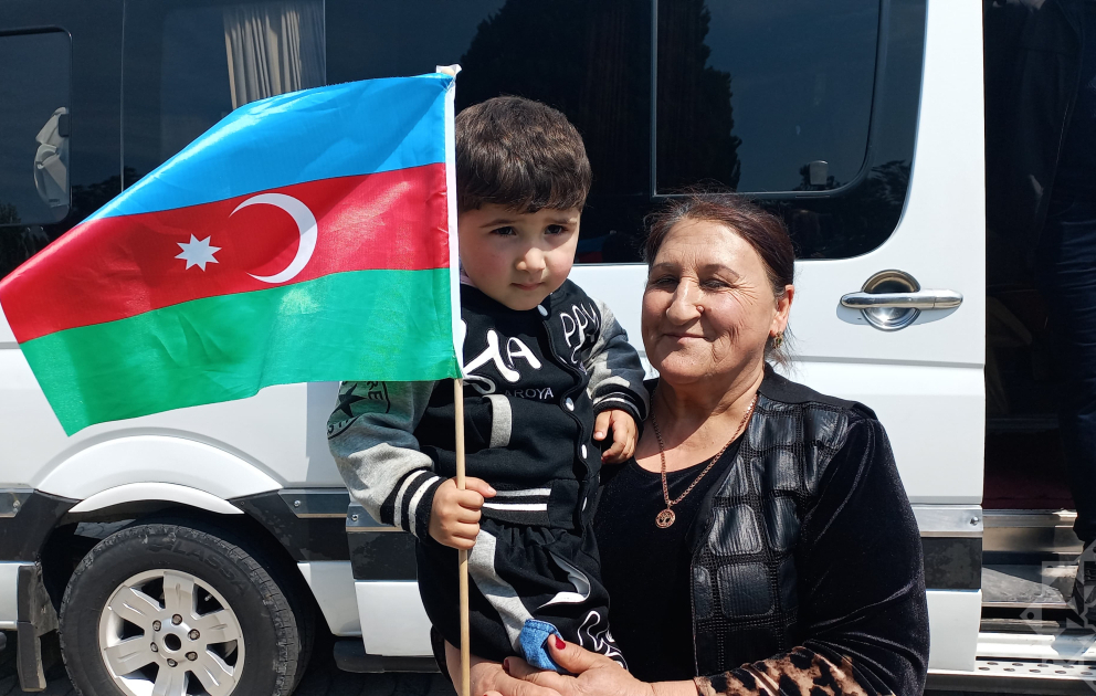 Növbəti köç karvanı Həsənriz kəndinə çatıb