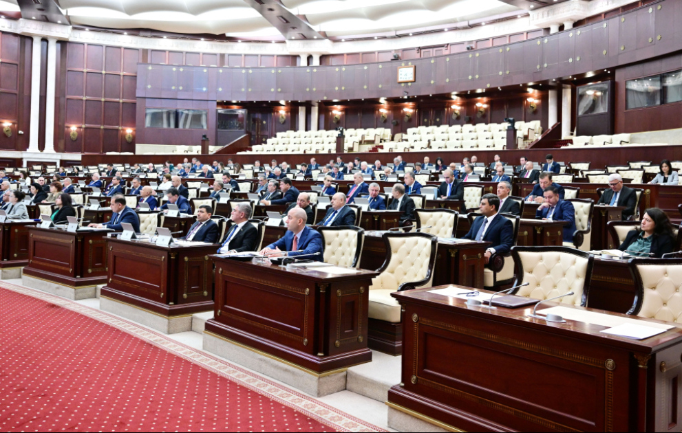 Milli Məclisin plenar iclasında 12 məsələ müzakirə edilib
