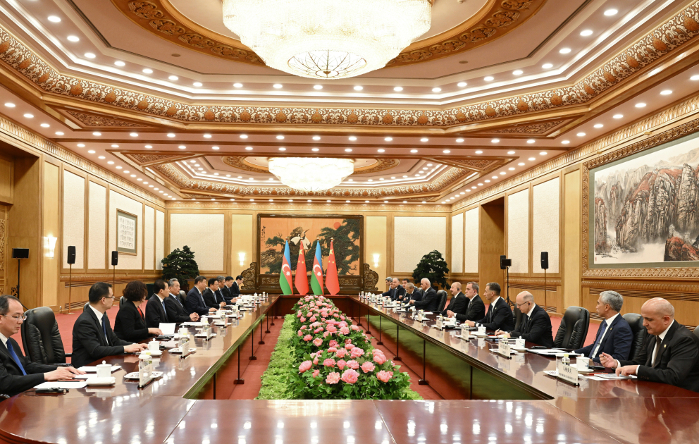 Präsidenten von Aserbaidschan und China treffen sich in erweitertem Format