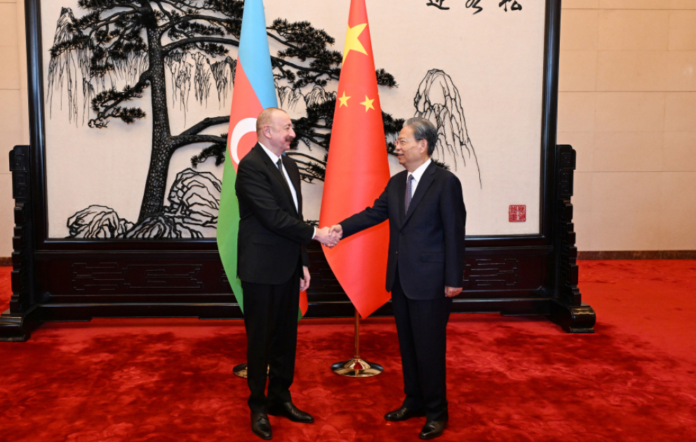 Präsident von Aserbaidschan Ilham Aliyev trifft Vorsitzenden des Ständigen Ausschusses des Nationalen Volkskongresses Chinas