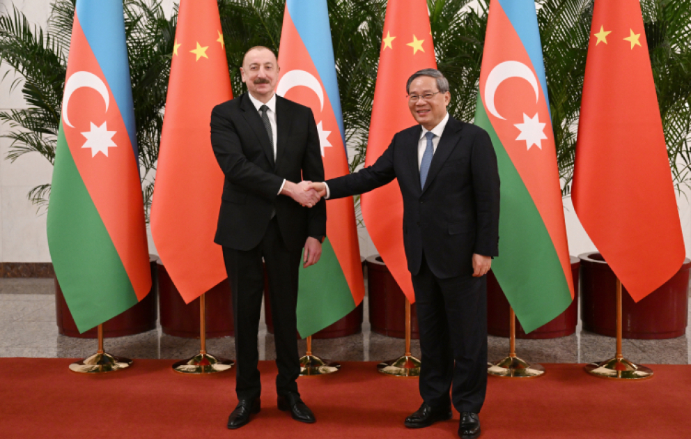Präsident Ilham Aliyev und Chinas Ministerpräsident Li Qiang treffen sich in Peking