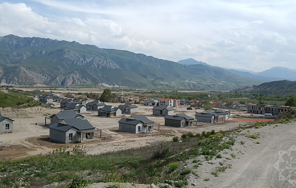 Düşmənin viran qoyduğu Cahangirbəyli kəndi yenidən qurulur