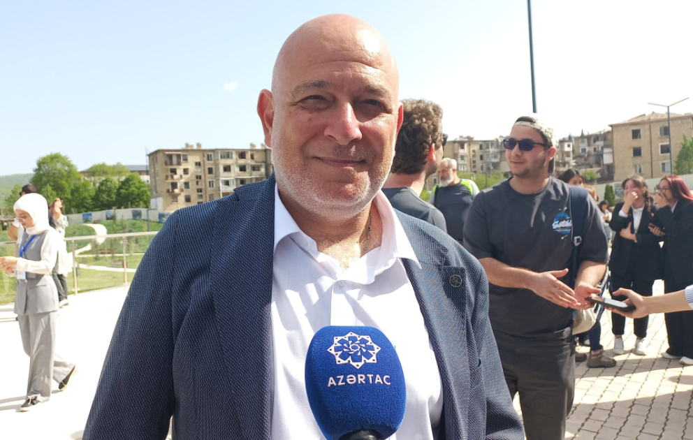 İngiltərəli səyyah: Azərbaycanın təhsilə böyük önəm verməsi və ona sərmayə qoyması çox gözəldir