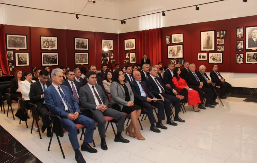 Gəncədə böyük yazıçı, alim və pedaqoq Mir Cəlal Paşayevin xatirəsi anılıb