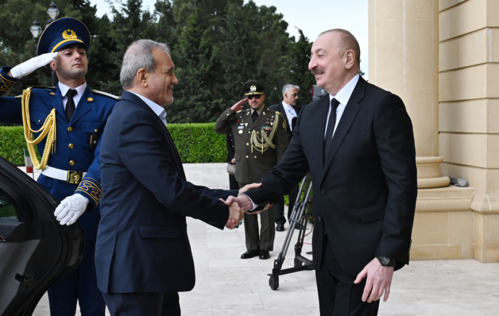 Cérémonie d’accueil officiel du président iranien Massoud Pezeshkian à Bakou