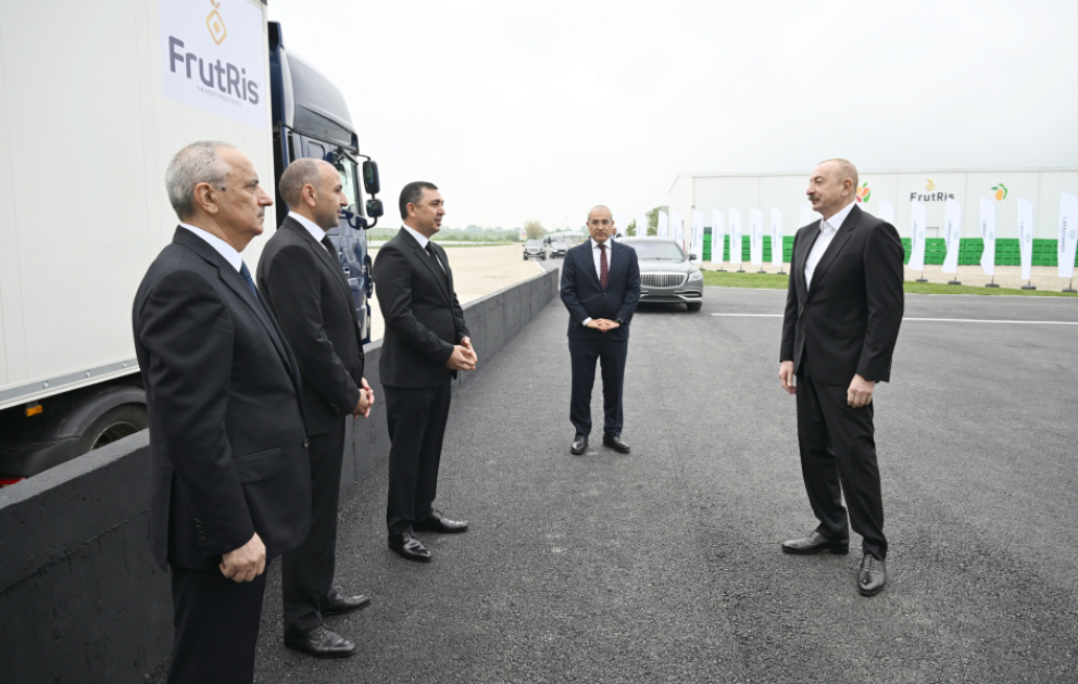 Le président Aliyev visite un complexe d’horticulture et d’entrepôt frigorifique dans la région de Goussar