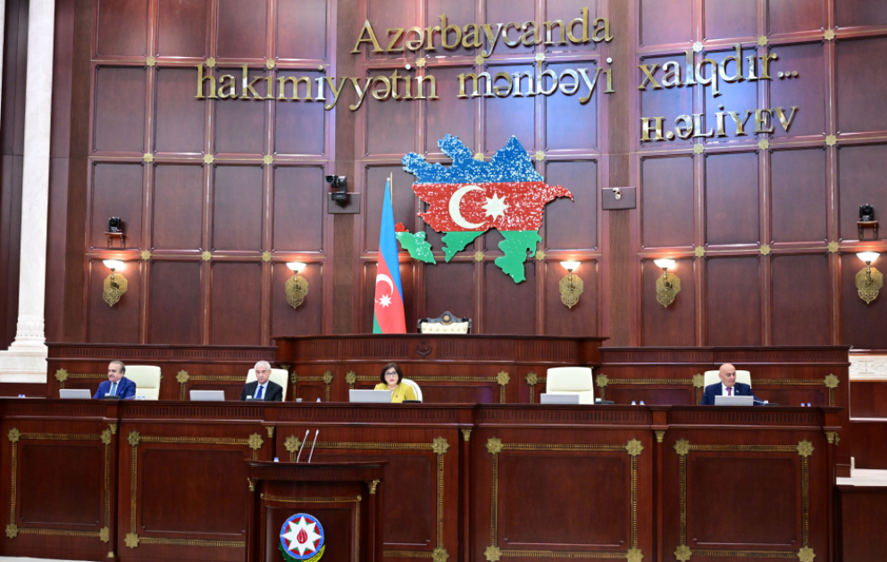 Milli Məclisin iclasında 13 məsələ müzakirə olunub