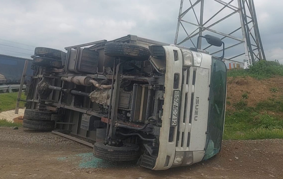 Ağstafada iki yük maşını toqquşub, xəsarət alan var