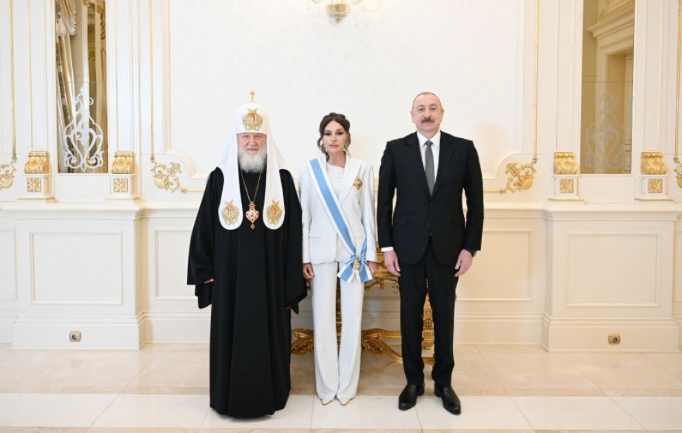Aserbaidschans Präsident Ilham Aliyev trifft Patriarch Kirill von Moskau und ganz Russland