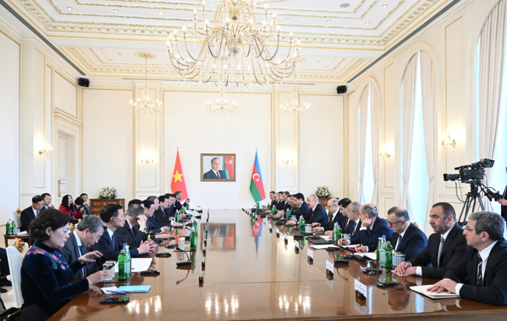 President Ilham Aliyev held expanded meeting with General Secretary of Central Committee of Communist Party of Vietnam
