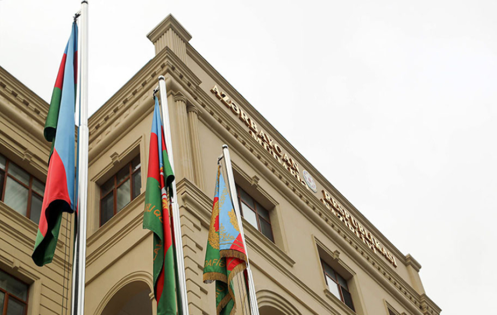 МО: Позиции Азербайджанской армии подверглись обстрелу
